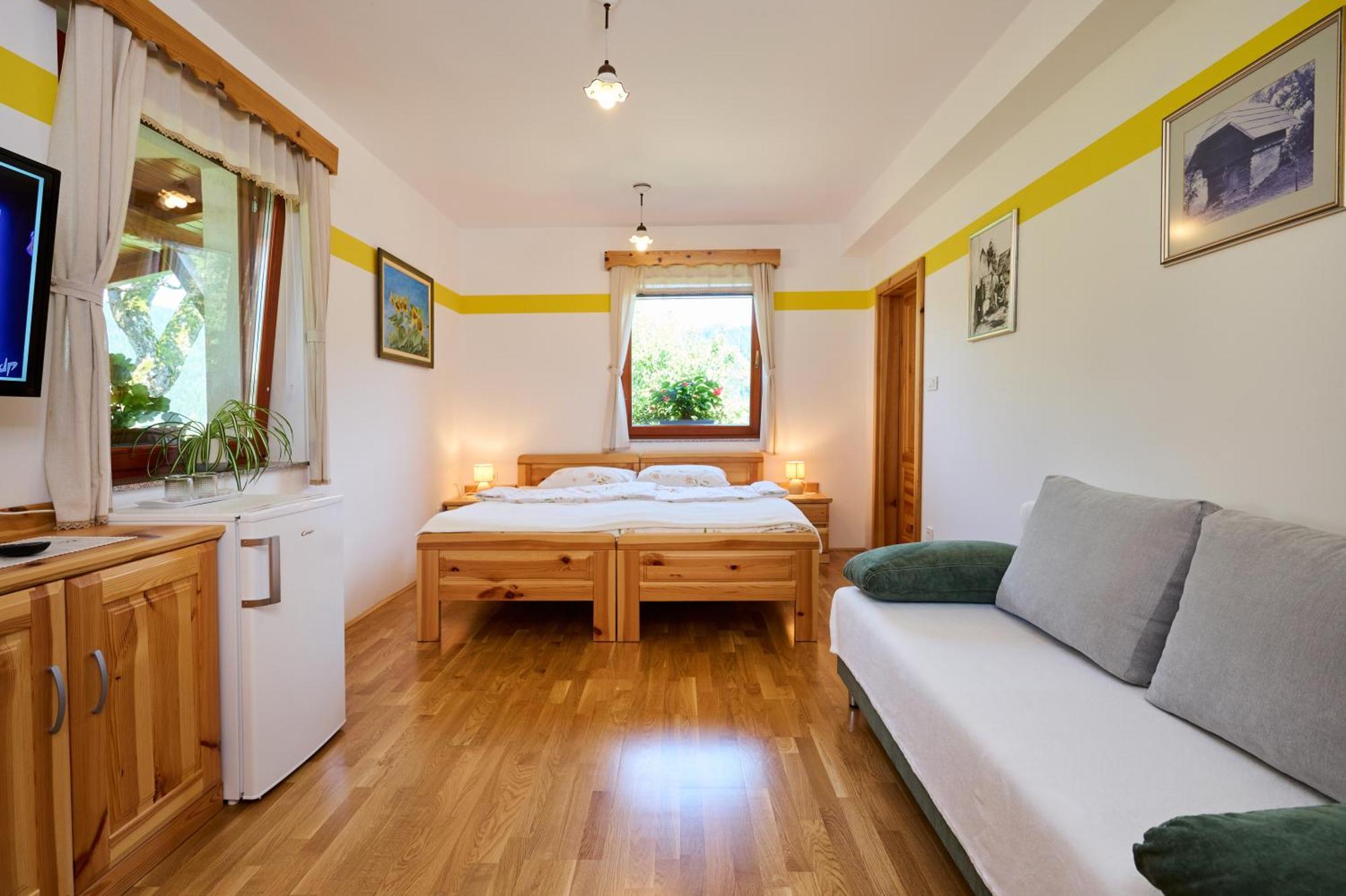 Apartments Organic Tourist Farm Gradisnik Prevalje Luaran gambar