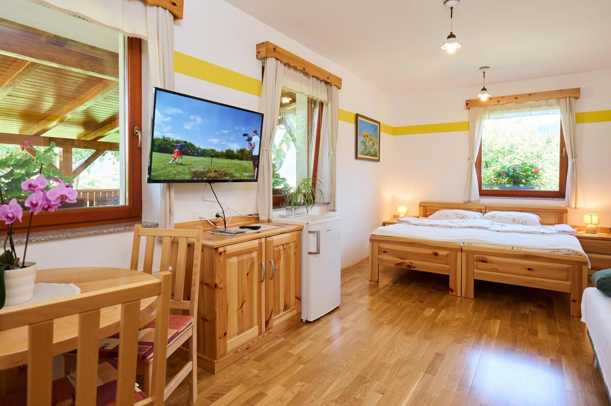 Apartments Organic Tourist Farm Gradisnik Prevalje Luaran gambar
