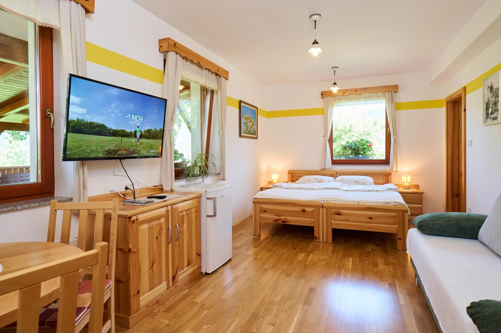 Apartments Organic Tourist Farm Gradisnik Prevalje Luaran gambar