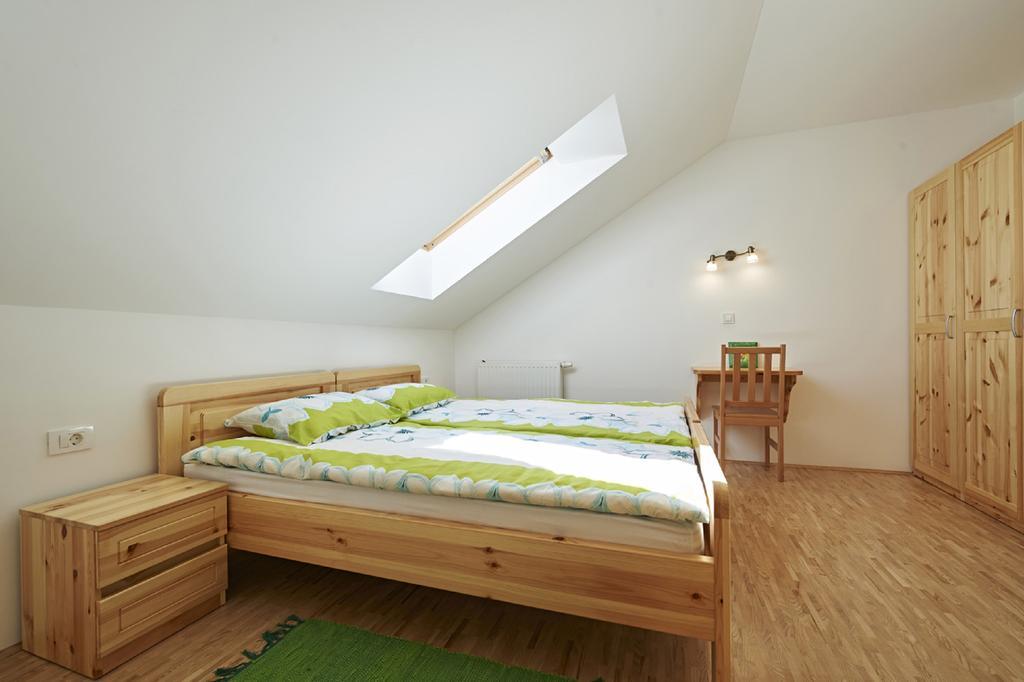 Apartments Organic Tourist Farm Gradisnik Prevalje Luaran gambar