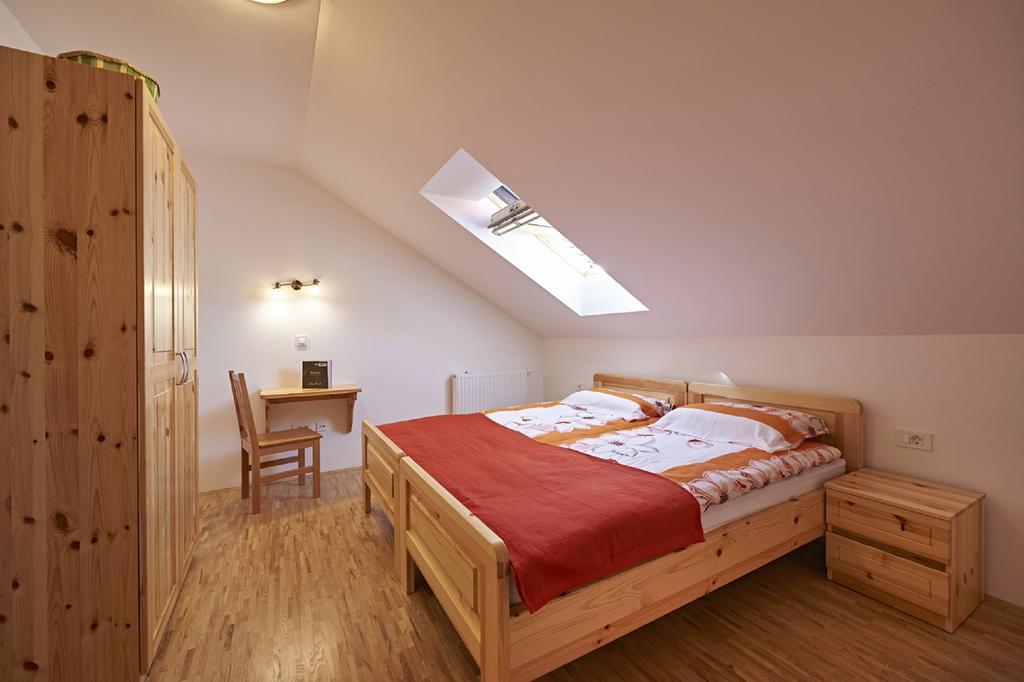 Apartments Organic Tourist Farm Gradisnik Prevalje Luaran gambar